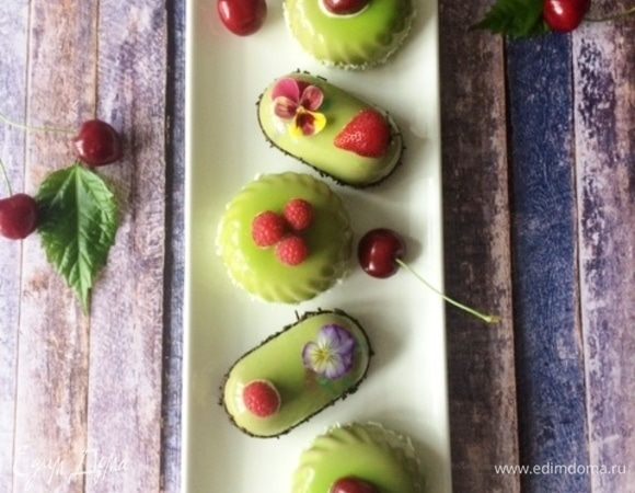 И летний вариант пирожного. Кусочек лета посреди зимы.