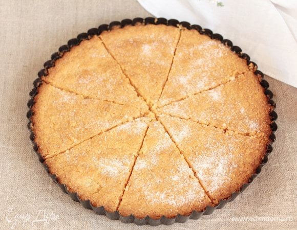 Выпекать в духовке, предварительно разогретой до 160°С, минут 25–35. Сразу после выпечки печенье посыпать сахарным песком. В процессе выпечки мои разрезы соединились, но след остался, я их продублировала, пока печенье было еще горячее. Печенье остудить и подавать к чаю или кофе.