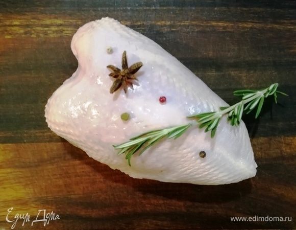 Помыть и обсушить куриную грудку.