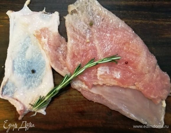 Филе отбить молоточком до толщины 3–4 мм.