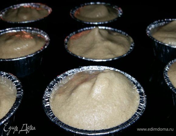 Разлить суфле в небольшие  формочки.