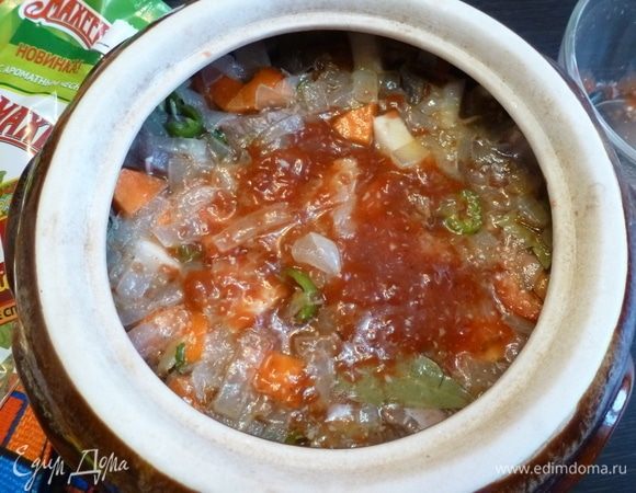 Зальем мясо с овощами томатной заливкой с хреном ТМ «МахеевЪ».