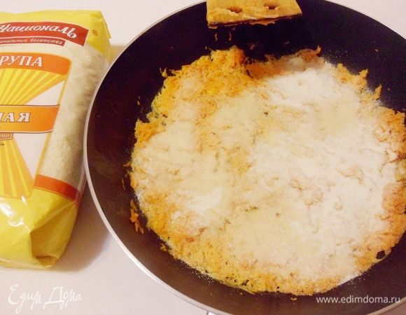 Всыпать манную крупу ТМ «Националь».