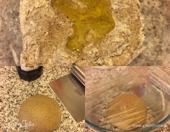 Добавить 1 ст. л. оливковое масло и замесить тесто (месить 5-10 минут). Миску смазать оставшимся маслом, положить тесто, накрыть и отправить в теплое место на 45 минут.