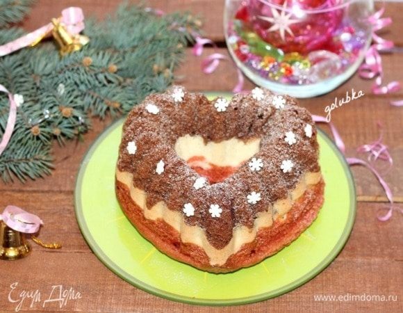 Испеченный кекс охлаждаем в формочке, а затем выкладываем на решетку.
