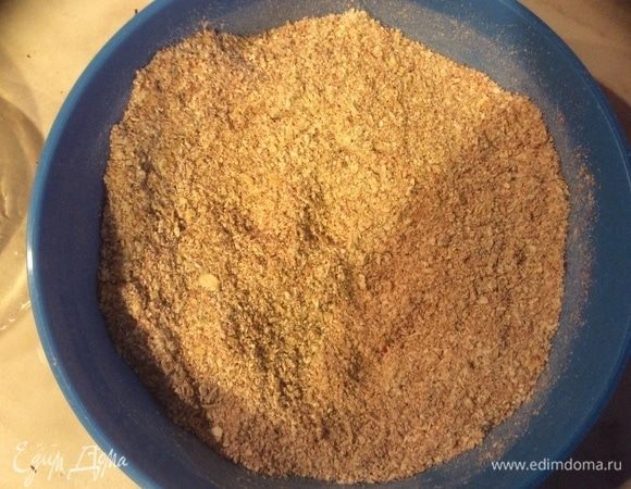 Измельчить овсянку, добавить паприку и смесь трав. Перемешать. 