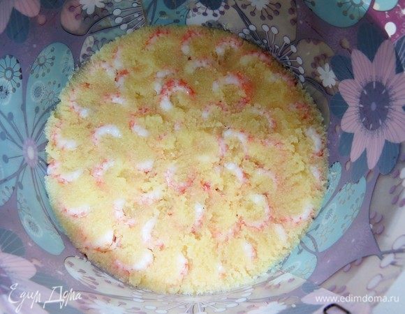 Пустоты между креветками заполняем икрой мойвы. 