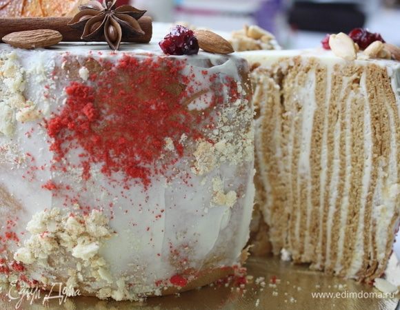 Ну и разрез, конечно же. Тот самый вертикальный медовик.
С Новым годом! 