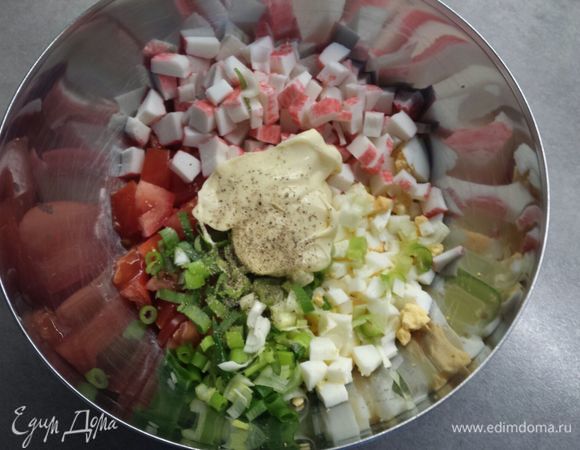 Солим, перчим по вкусу и заправляем майонезом. Приятного аппетита!😋😋😋