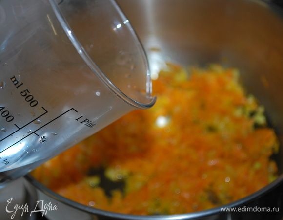 Добавить 300 мл воды.