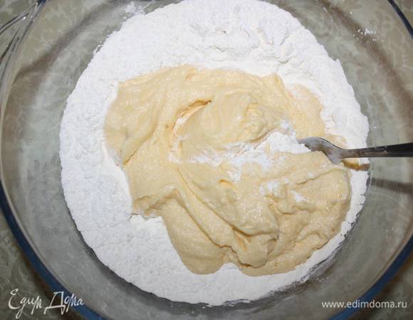 Массу ввести в муку. 