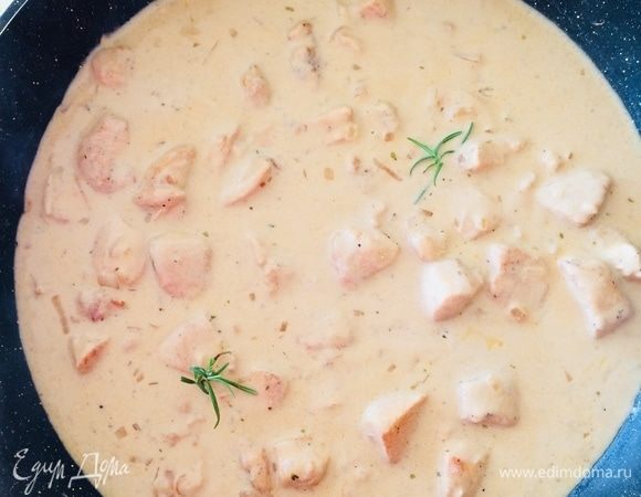 Помешивая, прогреть пару минут и снять с огня.