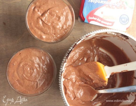 Разложите мусс по креманкам и отправьте его в холодильник на 2–3 часа.