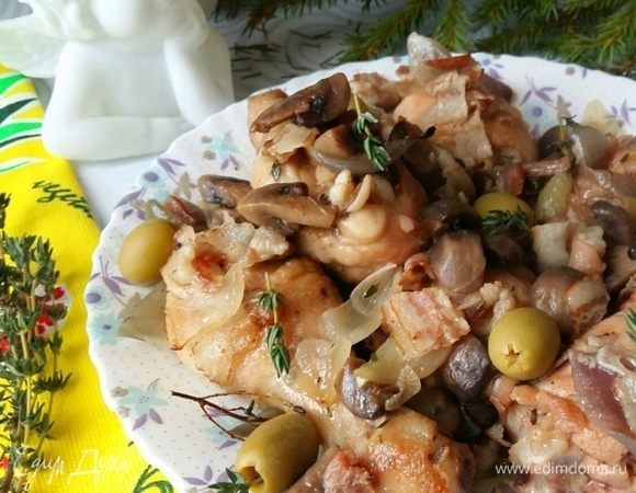 Аппетитнейшее блюдо готово. Выложить на блюдо, украсить оливками, подать с любимым гарниром, пробуем и наслаждаемся курочкой с соусом.