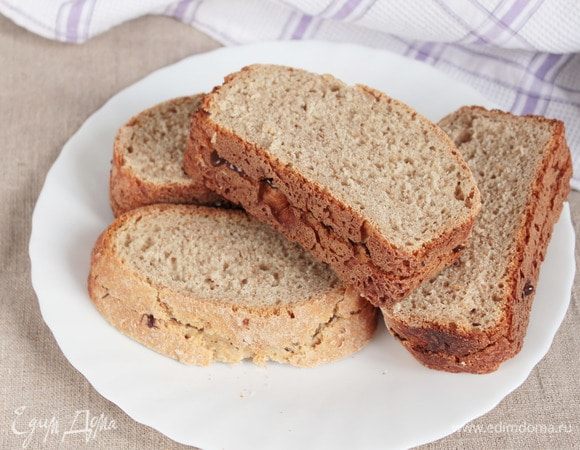 Ломтиков должно быть четное число, потому что они соединяются попарно. Итак! Соединить ломтики попарно шоколадом к шоколаду. Получилось вот таких 4 тоста с шоколадной начинкой.