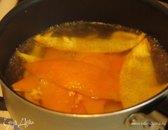 Повторяем операцию еще дважды, но третью воду не сливаем, оставляем в ней на ночь.