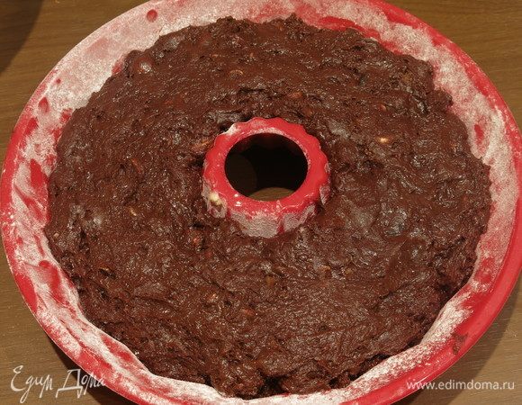 Тесто вымешиваем и выкладываем в форму. 