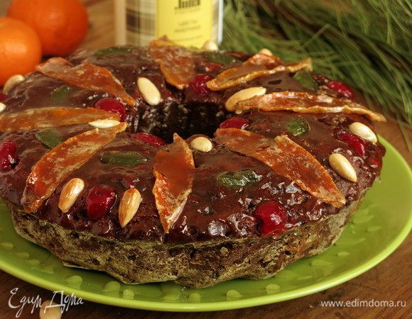 Кекс выдерживается в пергаменте (фольге) 7-10 дней в прохладном месте. Выпечке благоприятно и более длительное созревание. Приятного аппетита! С праздниками!