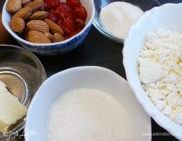 Подготовим продукты для творожника.