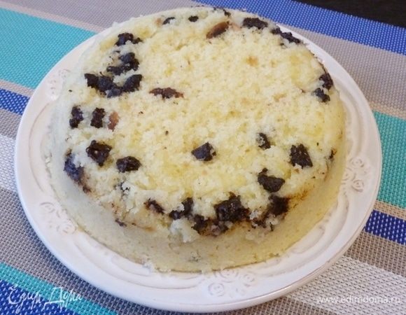 Перевернем пирог из формы на тарелку. 