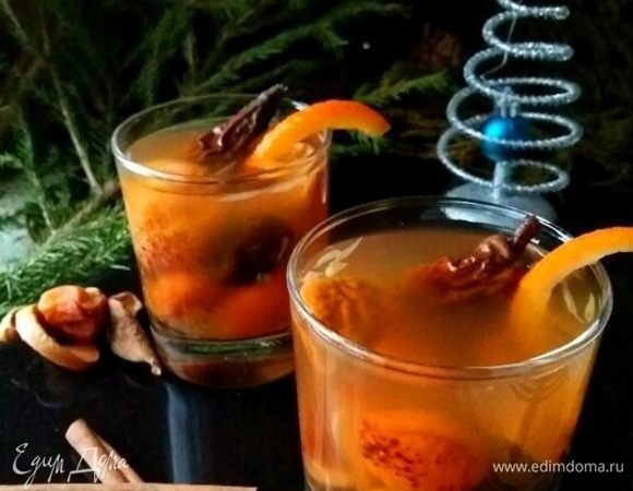 Разлить по бокалам. Сухофрукты также идут в дело. 