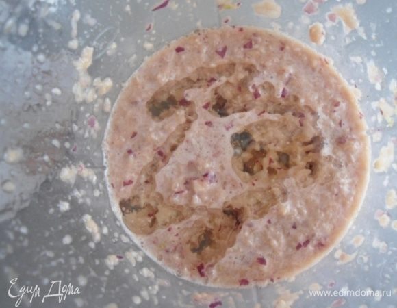 В полученное пюре добавить растительное масло и перемешать.