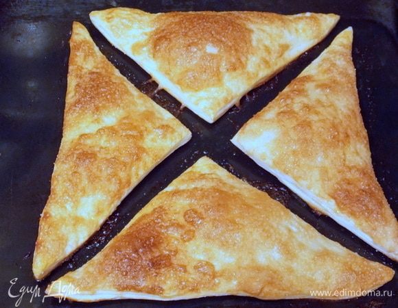 Выпекать в разогретой духовке до 220°C 10-15 мин.