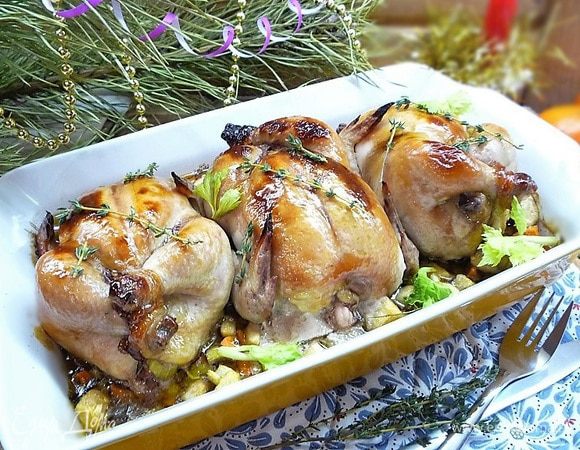 Подаем на стол сразу, пока горячие. Украшаем зеленью сельдерея и свежими веточками тимьяна!!! Приятного аппетита!!!