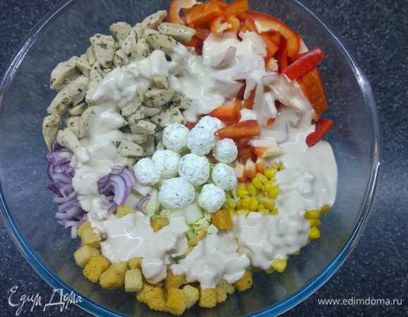 Добавляем заправку и все перемешиваем.