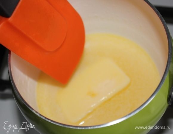 Растопить 70 г сливочного масла.