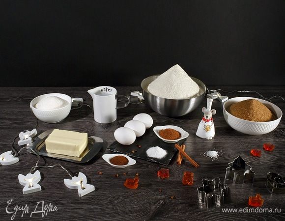 Начинаем с подготовки ингредиентов. Сливочное масло и яйца должны нагреться до комнатной температуры. Леденцы делаем сами или покупаем (без начинки).