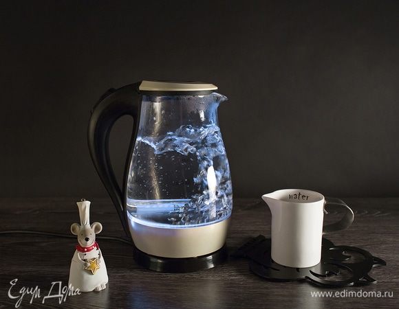 Держим в состоянии «боевой готовности» крутой кипяток и емкость, чтобы отмерить 250 мл.