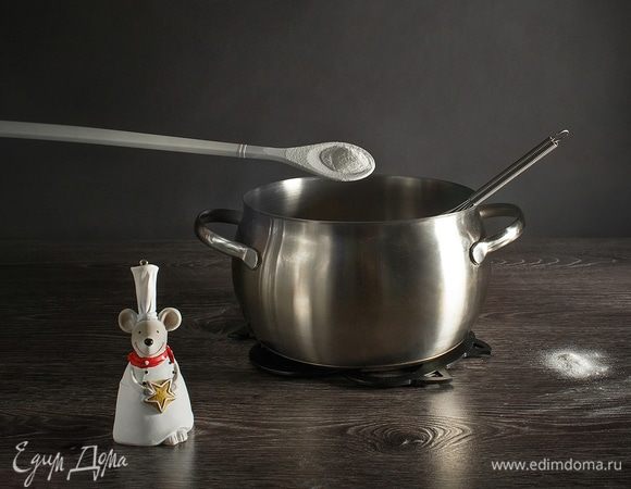 Добавляем 1 ч. л. соды, перемешиваем.