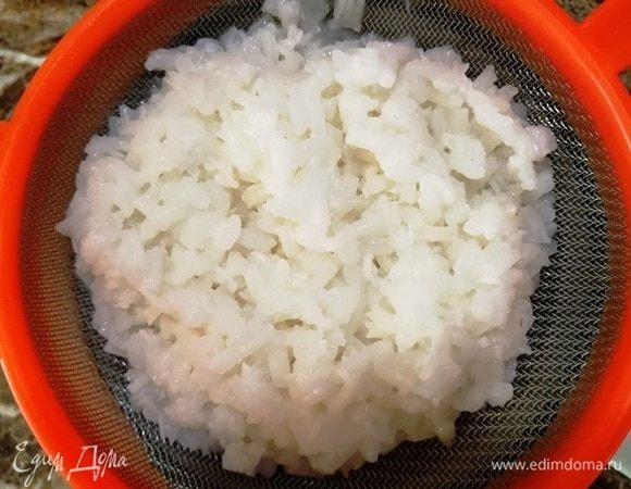 Отварите рис Адриатика ТМ «Националь» до полного разваривания. Я варила в течение 40 минут при минимальной мощности конфорки.