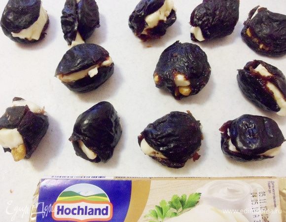 Весь чернослив наполнен начинкой.