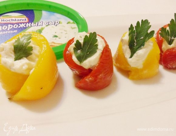 Украсить зеленью петрушки.