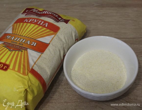 Отмерить манную крупу ТМ «Националь».