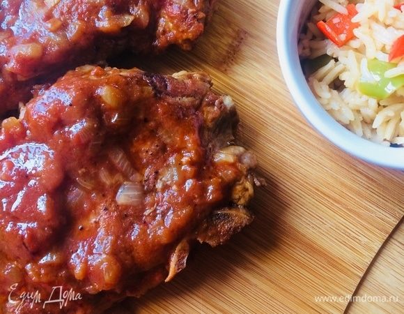 Готовое мясо достать, полить соусом и подавать.