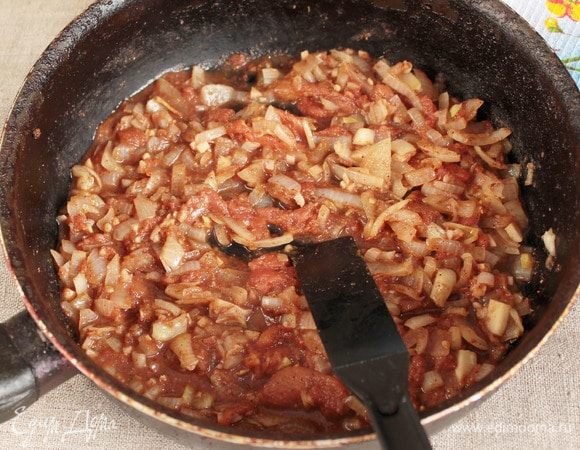 Все тщательно перемешать, немного протушить (минутки 2–3).