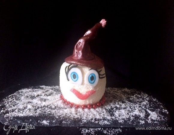 Это было шуточное пирожное, собранное из двух полусфер.