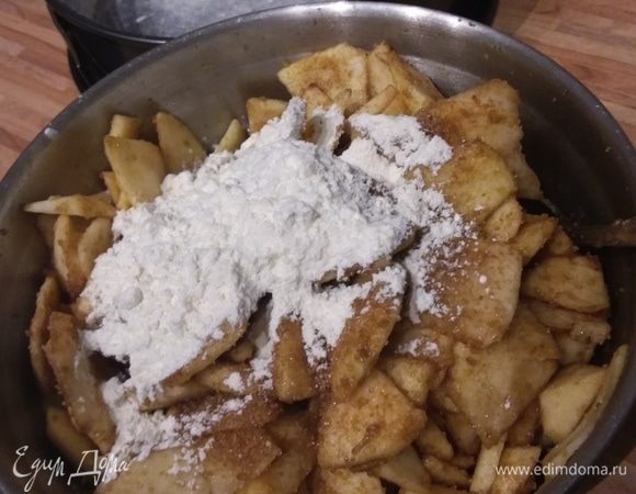 Всыпать и размешать муку. 