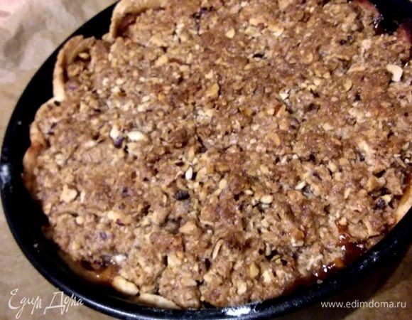 Выпекать 45-50 минут. Первые 25 минут нужно прикрыть пирог пергаментом, чтобы он не обгорел. Готовый пирог полностью остудить. 