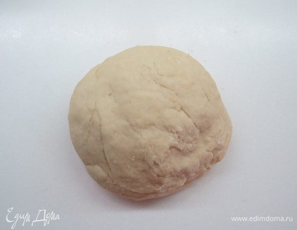 Хорошо вымесить тесто. Тесто должно быть крутым, если не хватит 400 г муки, добавьте еще.