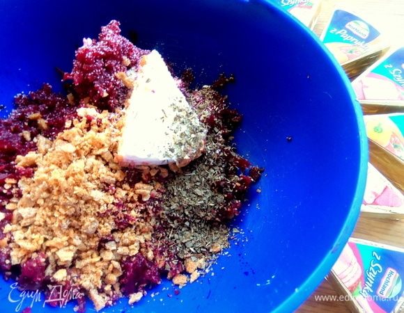 Добавить чесночную соль и базилик.