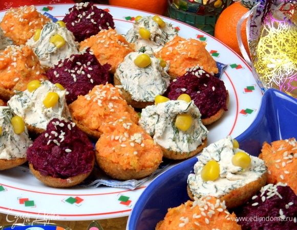 Такую закуску можно сделать за несколько часов до торжества и держать в холодильнике.