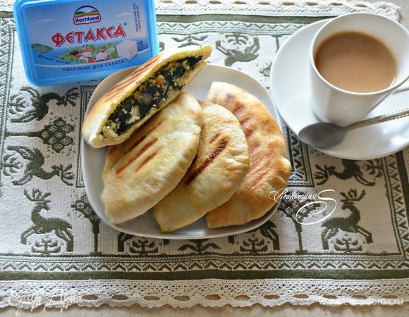 Подавайте питы горячими. Приятного вам аппетита!