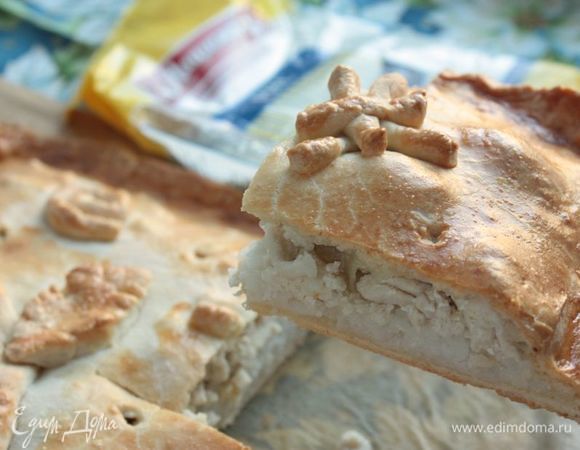 Пирог не менее вкусен и холодным, на следующий день (если от него что-нибудь, конечно, останется). Начинка получается достаточно плотной и не разваливается :)
Приятного аппетита!