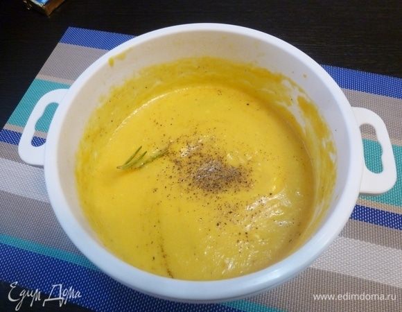 По вкусу солим, перчим. Можно добавить любимую приправу. Я добавила сушеный гранулированный чеснок. 