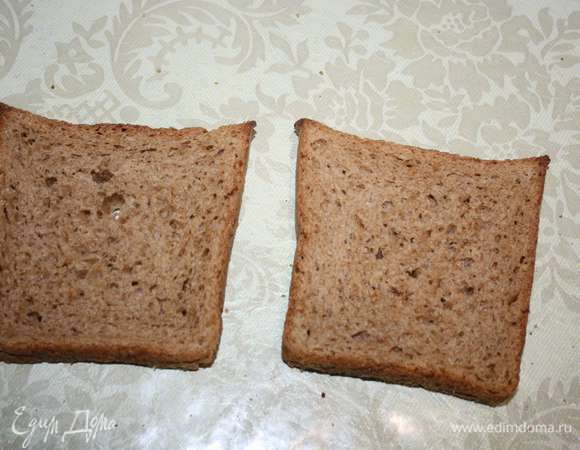 Хлеб для сэндвича. Его необходимо обжарить на сковороде без масла. 