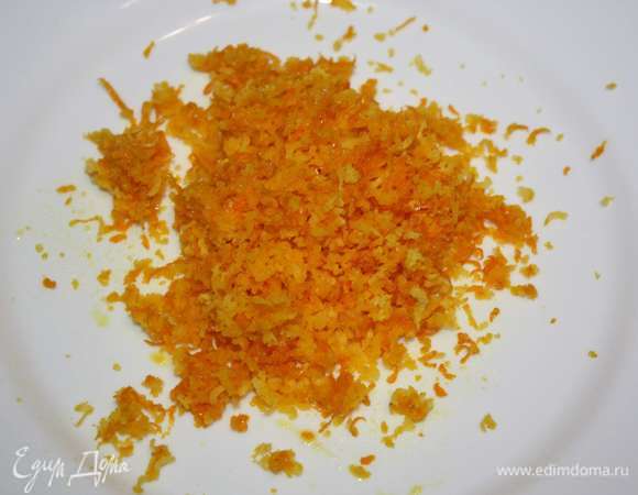 Натереть цедру апельсина. 